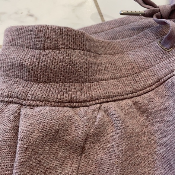 LuluLemon Joggers: Heather Purple Soft - Picture 4 of 7